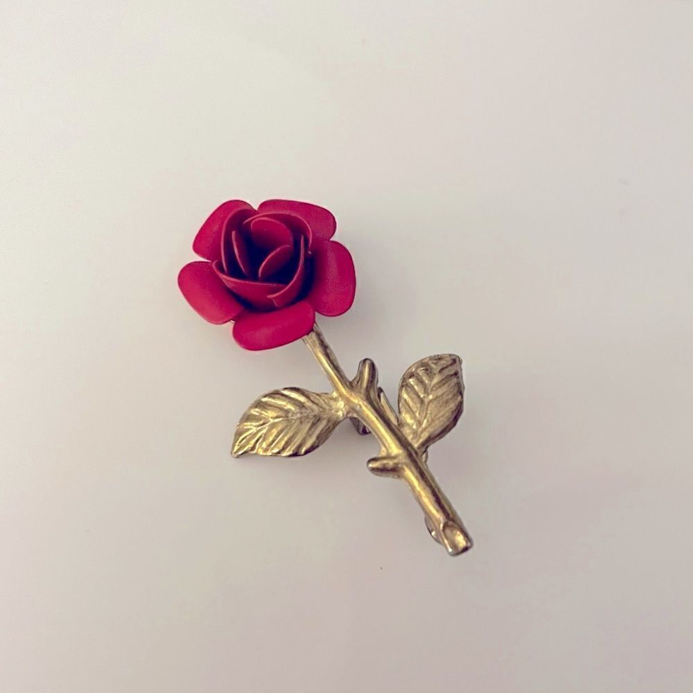 Red Rose Metal Brooch - Picture 2 of 4